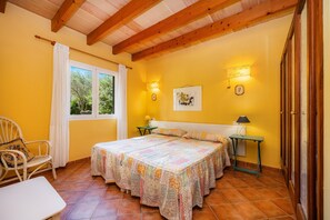 3 slaapkamers, een strijkplank/strijkijzer, gratis wifi, beddengoed