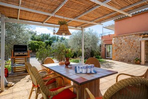 Outdoor dining - Country House 'Ses Oliveres En Port Verd' with Private Pool, Wi-Fi and Air Conditioning (Son Servera)