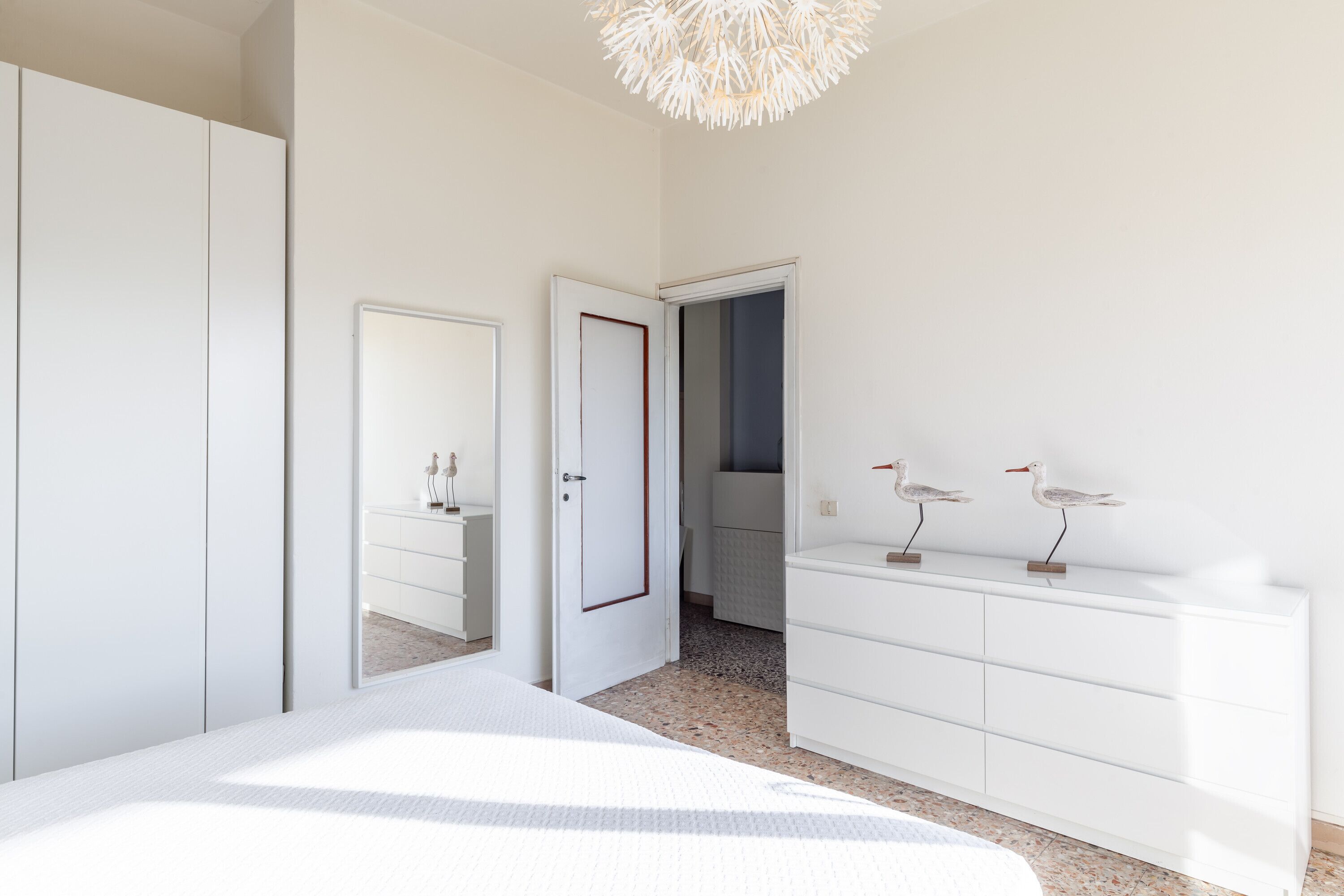 1 chambre, fer et planche à repasser, draps fournis