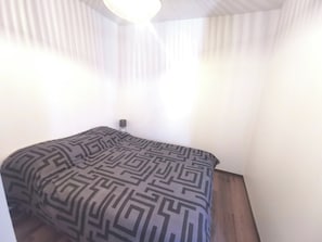 2 bedrooms, bed sheets