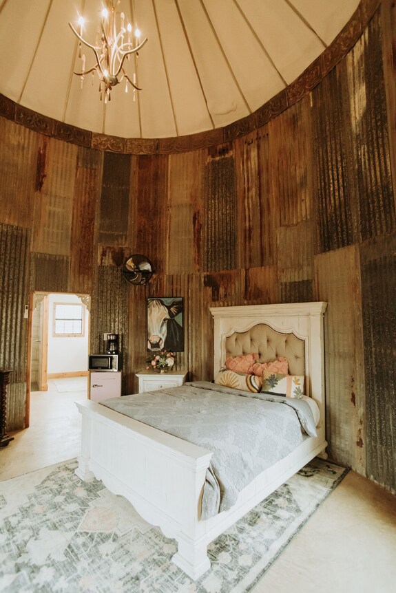 The Jay Bird - Standard One Room Silo - Lubbock, TX