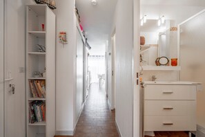 Interior - Apartment 'Résidence La Croisette' with Sea View and Private Terrace (Agde)