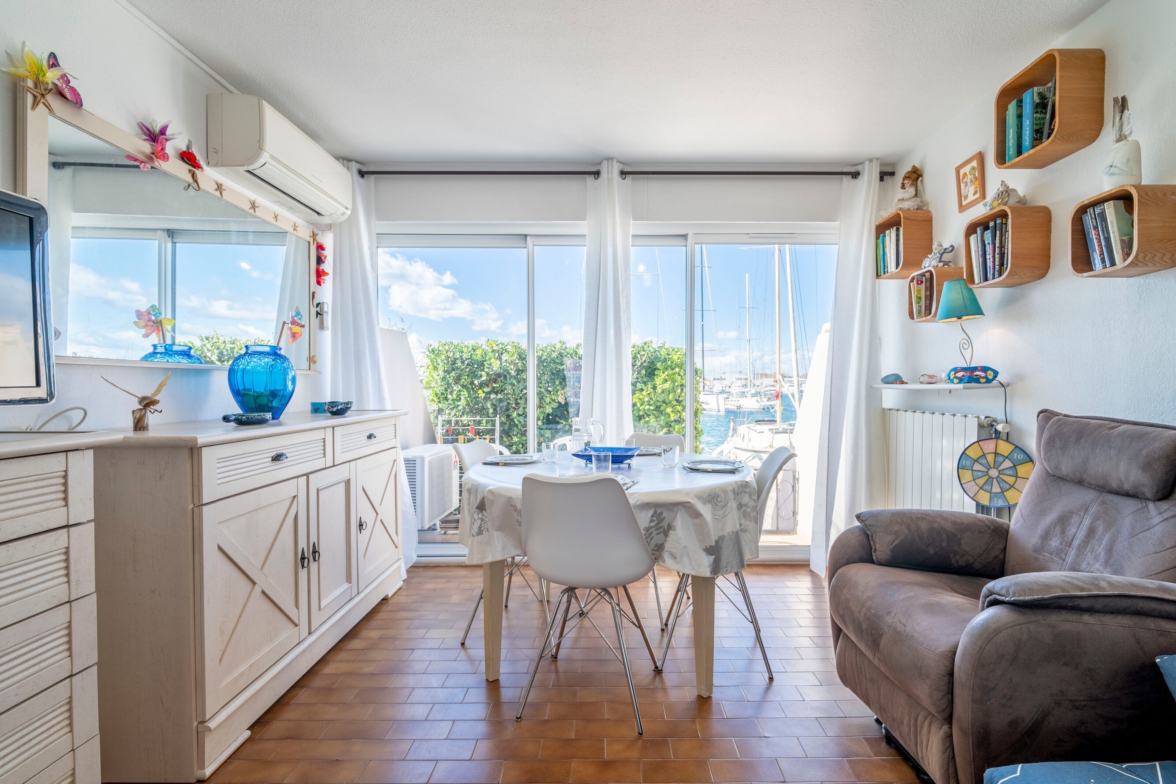 Télévision, chaîne hi-fi