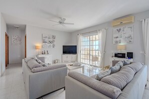 Fernseher, Stereoanlage