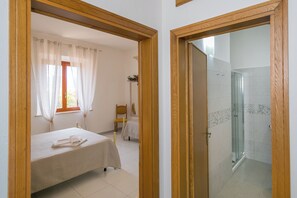 1 bedroom, free WiFi, bed sheets - Farmhouse 'Agriturismo I Debbi - L'Olivo' with Private Veranda, Wi-Fi and Air Conditioning (Bibbona)