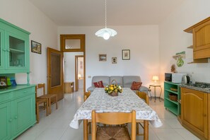 Interior - Farmhouse 'Agriturismo I Debbi - L'Olivo' with Private Veranda, Wi-Fi and Air Conditioning (Bibbona)