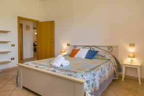 2 bedrooms, free WiFi, bed sheets - Farmhouse 'Agriturismo I Debbi - Il Pino' with Private Terrace, Wi-Fi and Air Conditioning (Bibbona)