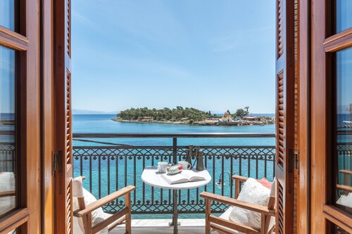 Apartment 'The Lalouda Of Mani' with Sea View, Wi-Fi and Air Conditioning