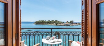 Apartment 'The Lalouda Of Mani' with Sea View, Wi-Fi and Air Conditioning