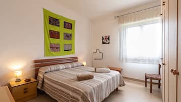 3 slaapkamers, een strijkplank/strijkijzer, gratis wifi, beddengoed