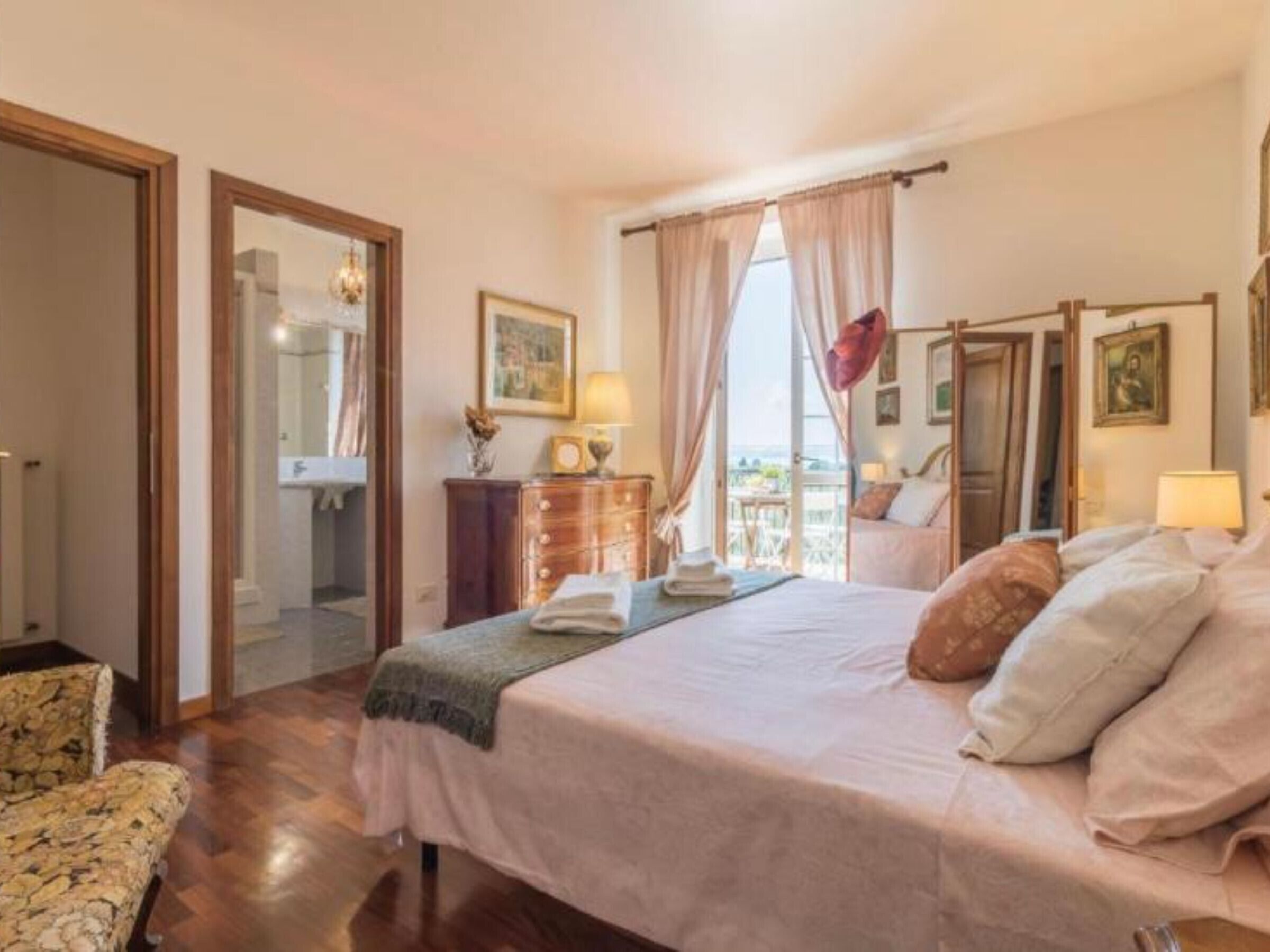 3 camere, ferro/asse da stiro, Wi-Fi gratuito, lenzuola