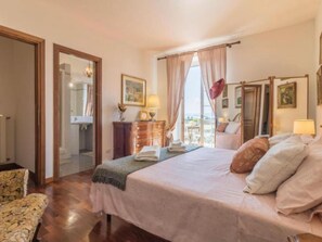 3 chambres, fer et planche à repasser, Wi-Fi gratuit, draps fournis