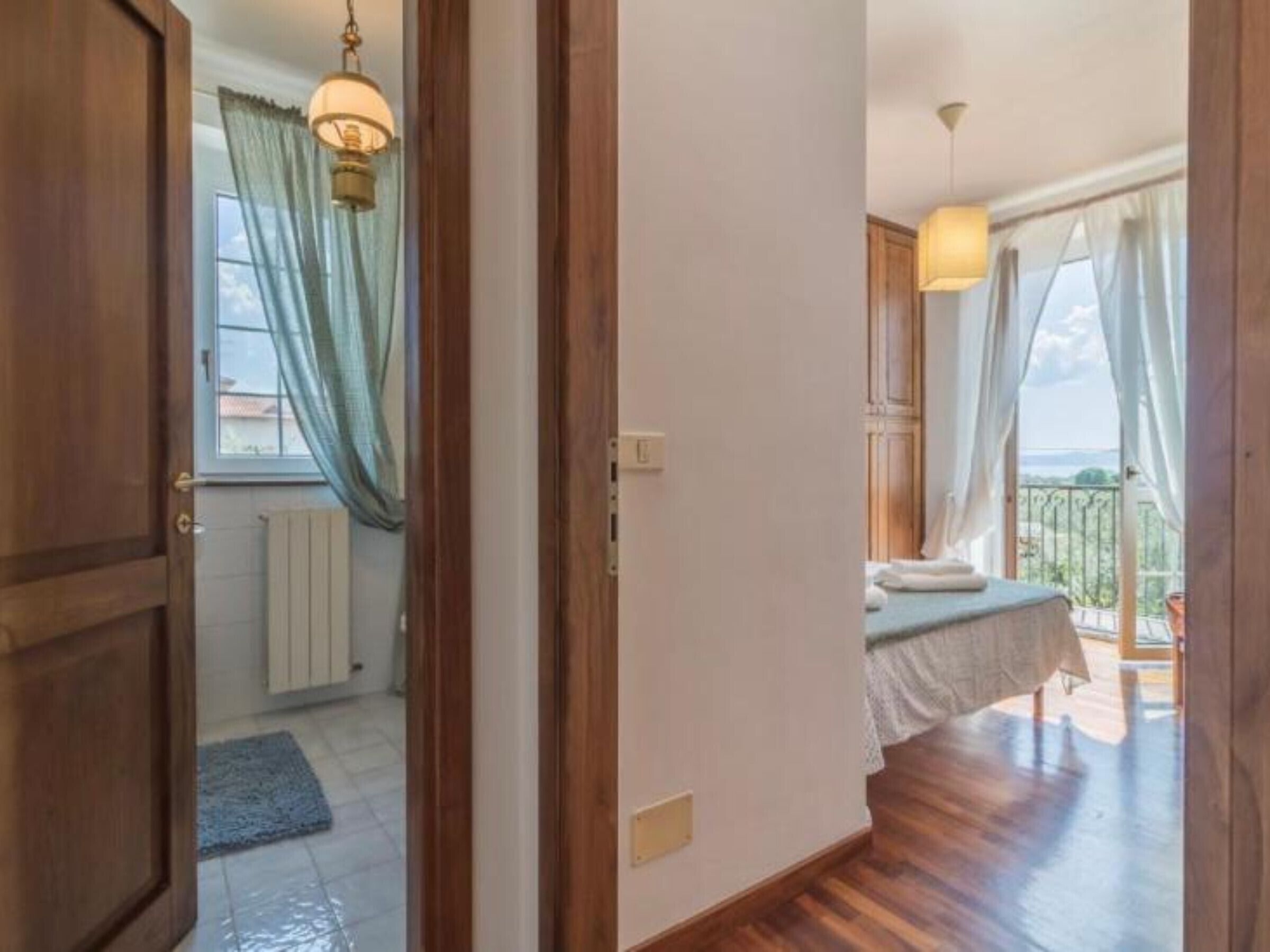 3 slaapkamers, een strijkplank/strijkijzer, gratis wifi, beddengoed