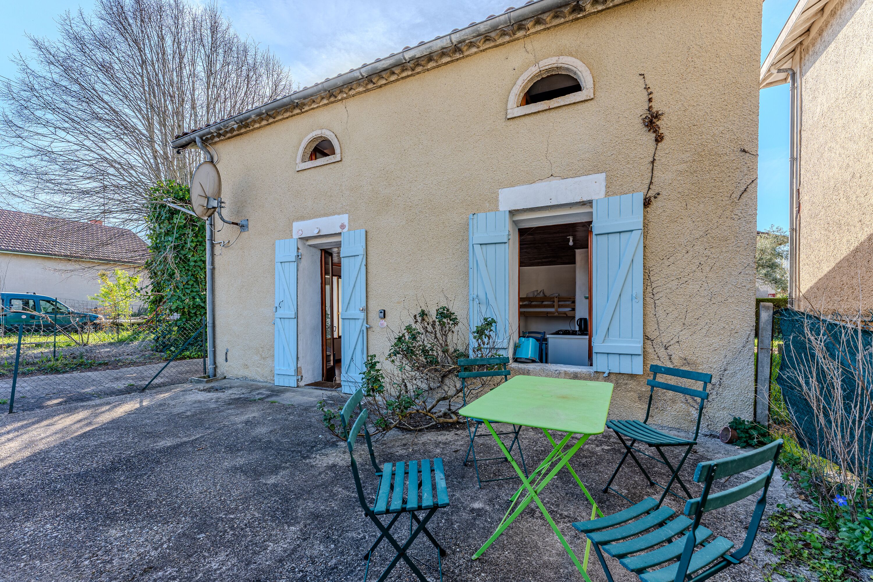 Studio Apartment 'La Halte De Compostelle' with Private Terrace and Wi-Fi