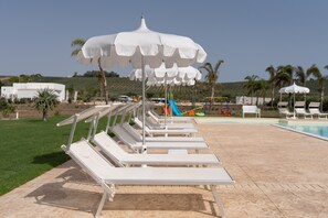 Property grounds - Holiday Home 'Villa Gioberta, Bertolino' with Shared Pool, Wi-Fi and Air Conditioning (Menfi)