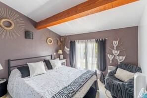 2 chambres, fer et planche à repasser, draps fournis