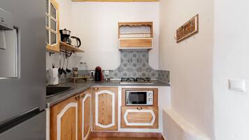 KylskÄp, mikrovÄgsugn, spishÀll och diskmaskin