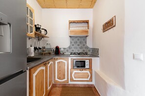 Refrigerador, microondas, placa de cocina, lavavajillas