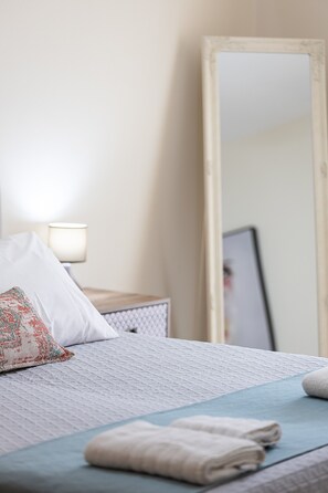 4 bedrooms, iron/ironing board, free WiFi, bed sheets