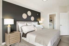 2 Schlafzimmer, Schreibtisch, Bügeleisen/Bügelbrett, Reisekinderbett