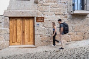 Exterior detail - Holiday Home 'Casa Da Eira' with Private Pool, Private Terrace and Air Conditioning (Vila Real)