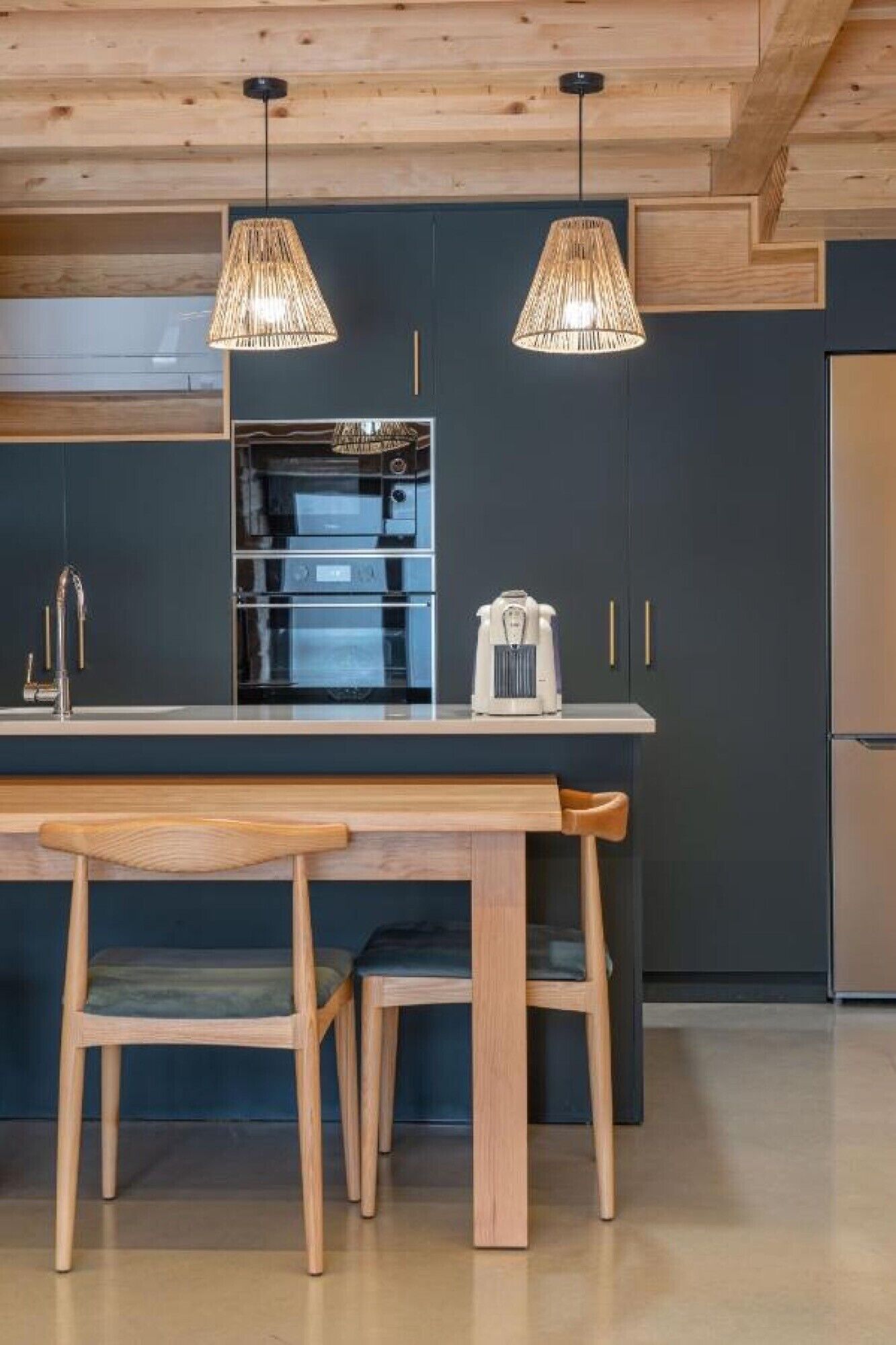 Kylskåp, mikrovågsugn, ugn och spishäll