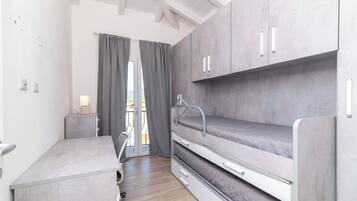 2 bedrooms, iron/ironing board, bed sheets