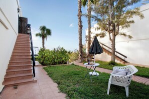 Property grounds - Vacation Apartment 'Vista Roja' with Sea View, Wi-Fi and Air Conditioning (San Agustin)