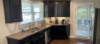 Shop, Dine, Relax & Enjoy in North Hills Main