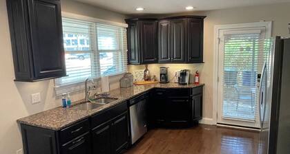 Shop, Dine, Relax & Enjoy in North Hills Main