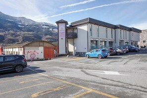 Property grounds - Studio Apartment 'Alpen Pila Residence - 3' with Mountain View, Wi-Fi and Air Conditioning (Aosta)