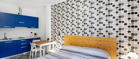 WiFi (無料)、ベッドシーツ