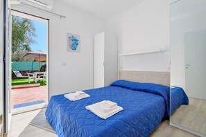 1 bedroom, free WiFi, bed sheets - Vacation Home "Sea Wave House" with Private Garden and Wi-Fi (San Teodoro)