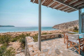 Outdoor dining - Holiday Home 'Karavi' with Private Terrace, Balcony and Air Conditioning (S???f??)