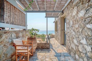 Terrace/patio - Holiday Home 'Karavi' with Private Terrace, Balcony and Air Conditioning (S???f??)