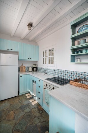 Réfrigérateur, plaque de cuisson, cafetière/bouilloire