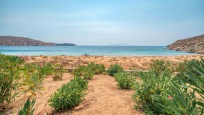 A beach with a clear path leading to the water, surrounded by greenery. - Holiday Home 'Karavi' with Private Terrace, Balcony and Air Conditioning (S???f??)