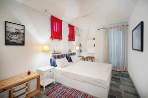 3 bedrooms, bed sheets - Holiday Home 'Almira' with Private Terrace, Balcony and Air Conditioning (Serifos)