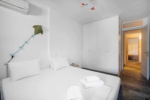 3 bedrooms, bed sheets