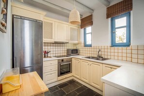 Frigorifero, piano cottura, macchina per tè/caffè