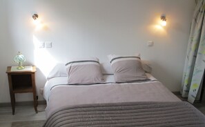 1 chambre, fer et planche à repasser, Wi-Fi gratuit, draps fournis