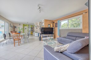 TV, videospill, DVD-spiller og bordtennis