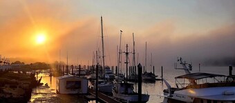 Cozy Harborside Condo, Florence