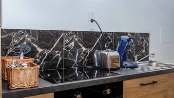 Fridge, oven, stovetop, dishwasher