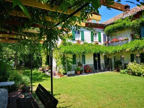 المنطقة المحيطة بالمنشأة