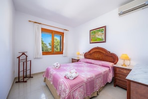 4 bedrooms, iron/ironing board, free WiFi, bed sheets - Holiday Home 'Ses Nines' with Private Terrace, Wi-Fi and Air Conditioning (Mal Pas-Bon Aire)