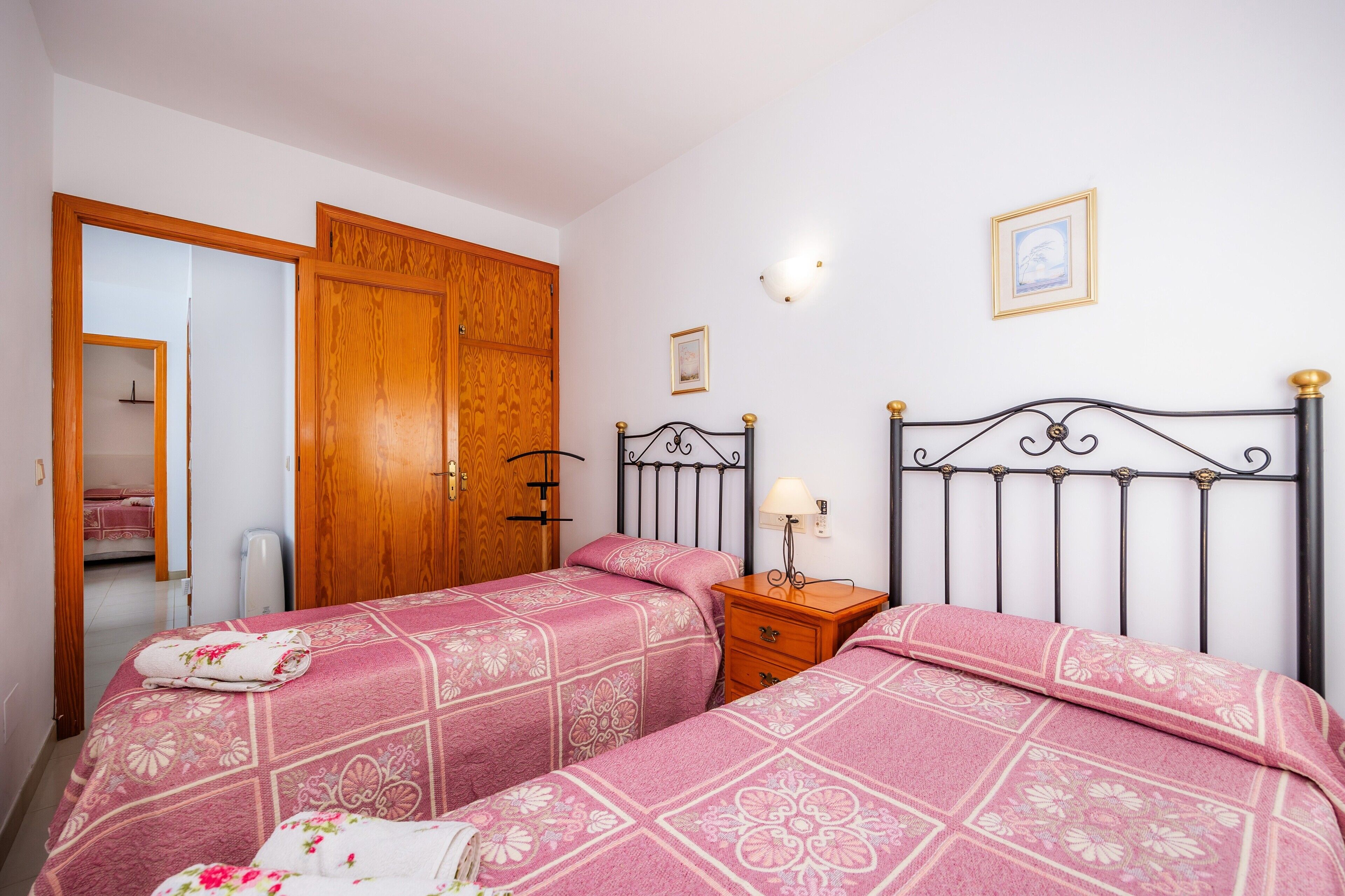 4 bedrooms, iron/ironing board, free WiFi, bed sheets