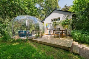 Outdoor dining - Cottage 'Gîte La Marinière' with Private Terrace and Private Garden (Plurien)