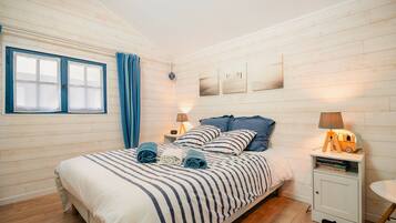 1 sovrum, strykjÀrn/strykbrÀda och sÀngklÀder