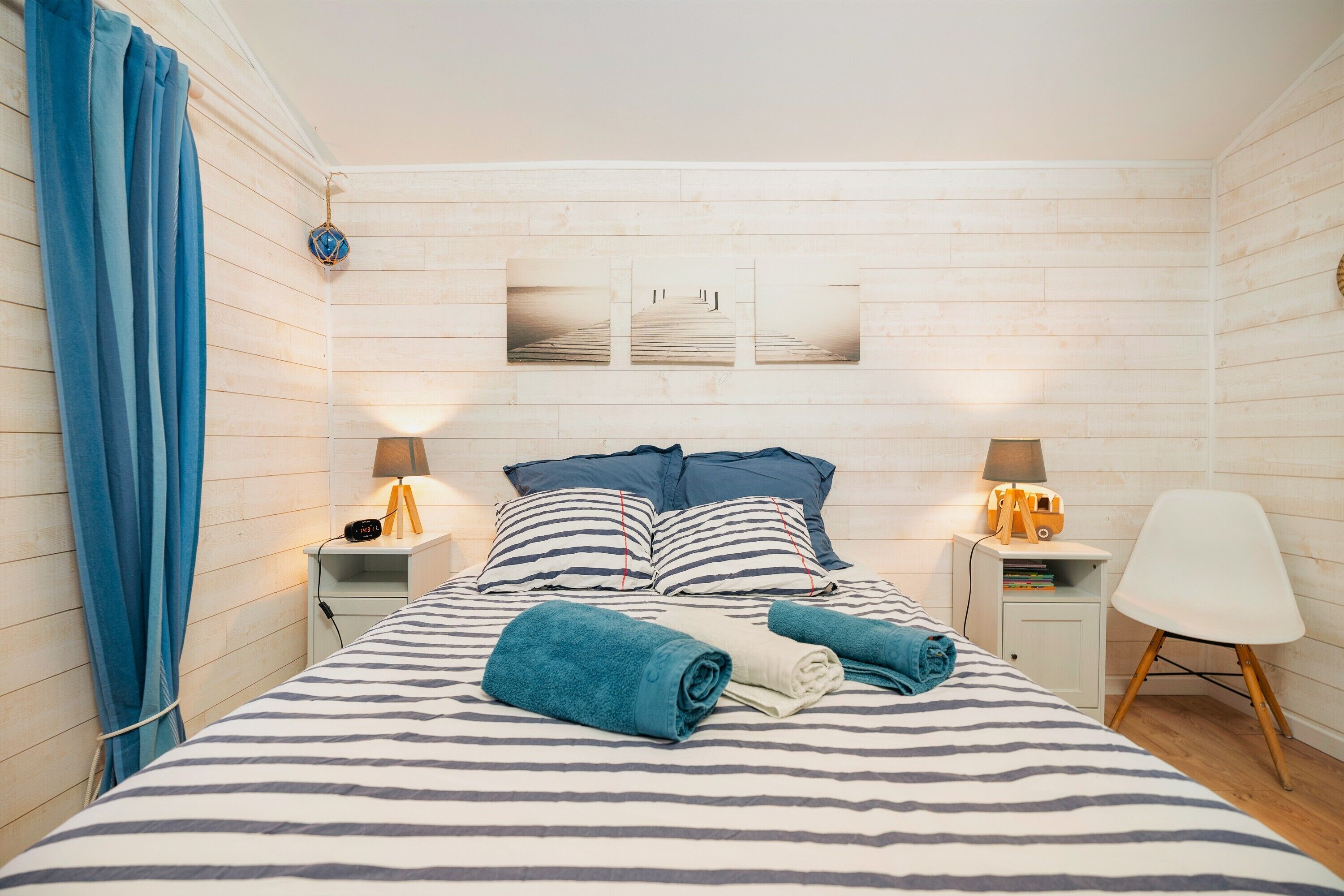 1 chambre, fer et planche à repasser, draps fournis